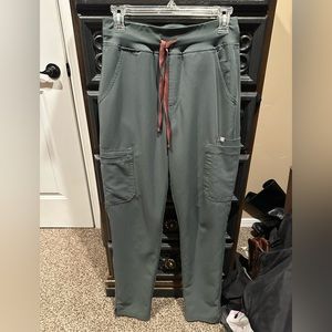 Women’s FIGS Yola High-Waisted Scrub Pants in Bonsai Green, Size S/Tall